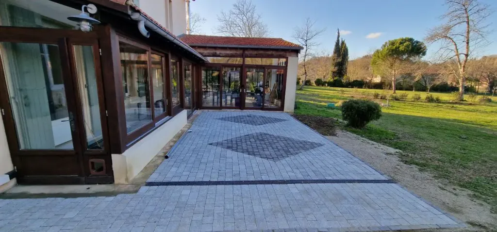 Terrasse en pavés autobloquant à Mirepoix